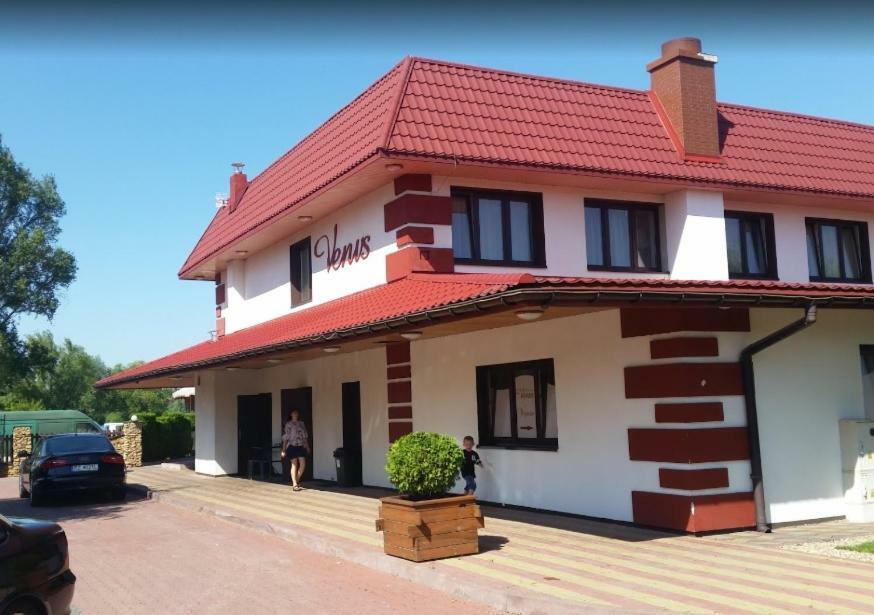 Hotel Restauracja Venus Ostrowiec Świętokrzyski Exterior foto